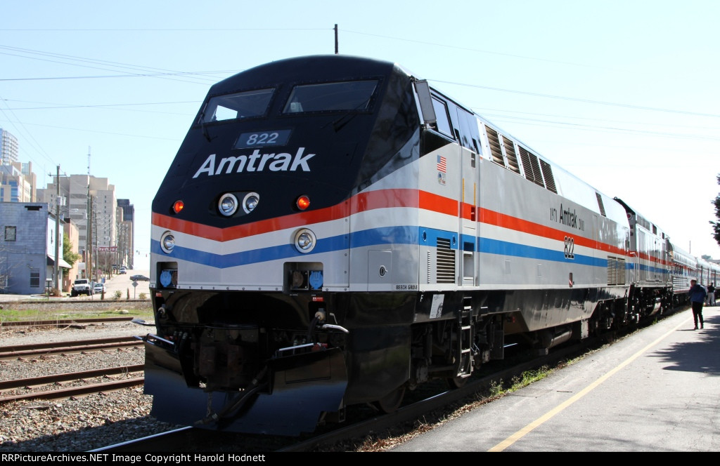 AMTK 822 is the lead unit on train P935-10